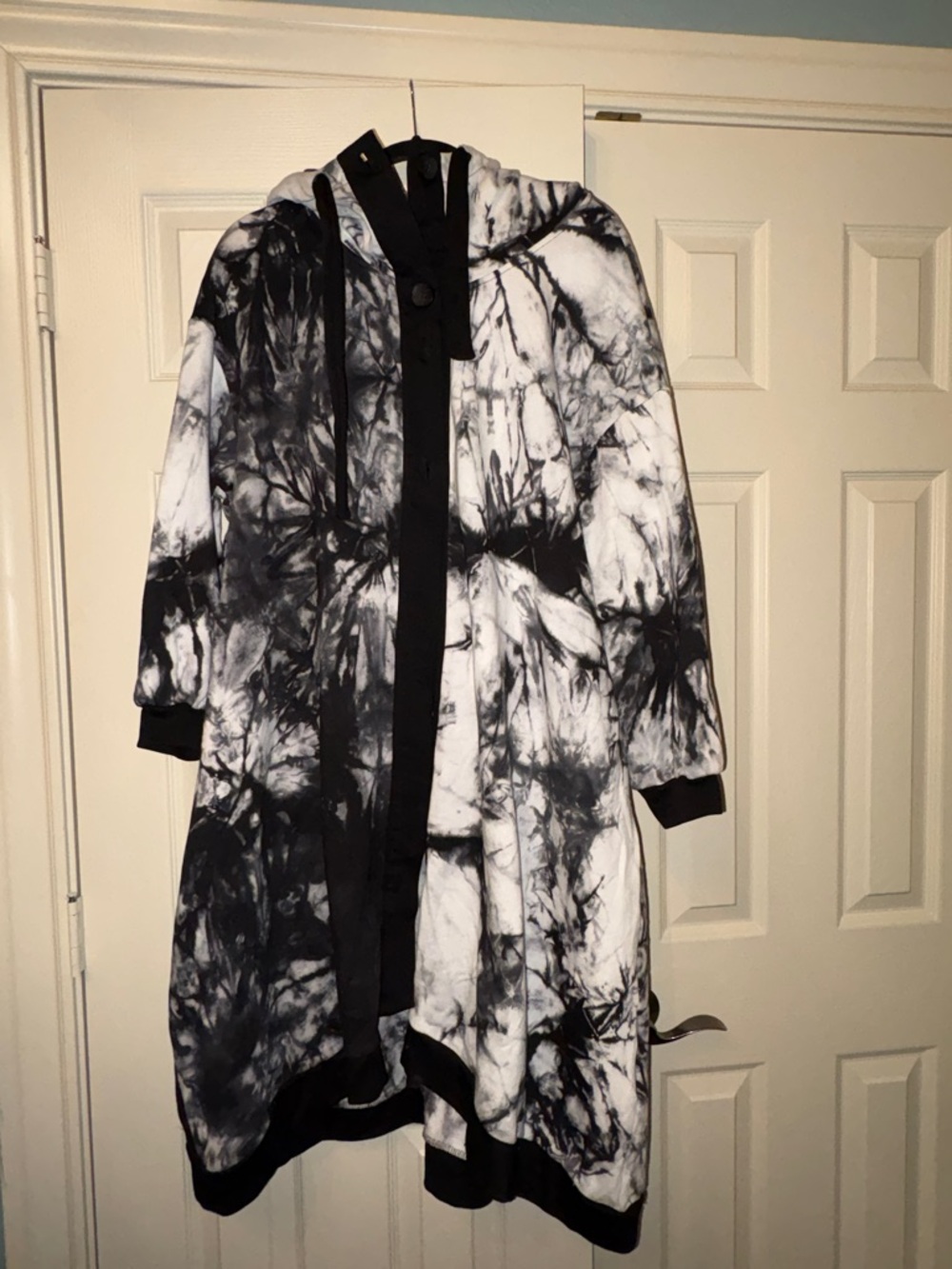 Tie-Dye Long Hooded Trench Coat - Black & White
